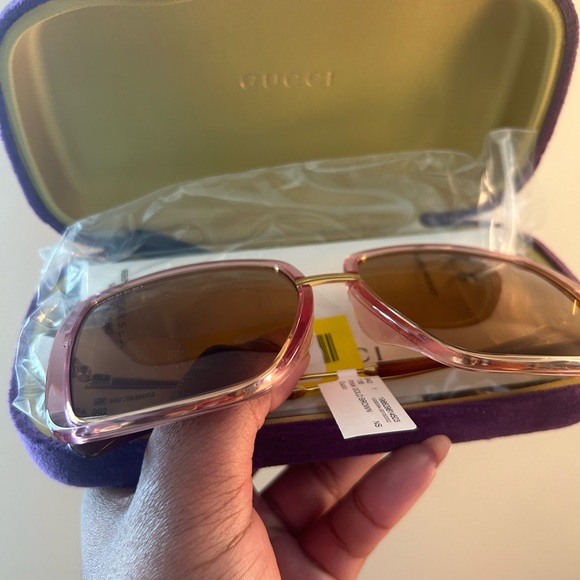 NWT Gucci sunglasses. Comes with case and lens cloth - Picture 4 of 9